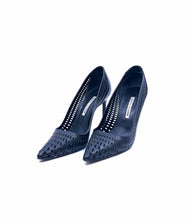 Load image into Gallery viewer, MANOLO BLAHNIK Size 9 Black Leather Pumps