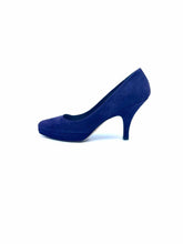Load image into Gallery viewer, PRADA Size 8 Purple Suede Pumps