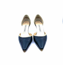 Load image into Gallery viewer, MANOLO BLAHNIK Size 8.5 Black Lace Pumps