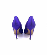 Load image into Gallery viewer, MANOLO BLAHNIK Size 10 Purple Satin Pumps