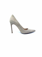 Load image into Gallery viewer, MANOLO BLAHNIK Size 9 Taupe Suede Pumps