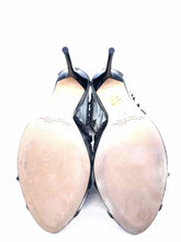 Load image into Gallery viewer, OSCAR DE LA RENTA Size 7.5 Black Mesh Plastic Beaded Sandals