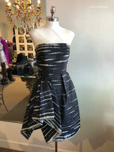 Load image into Gallery viewer, OSCAR DE LA RENTA White Striped Dress | 4 - Labels Luxury
