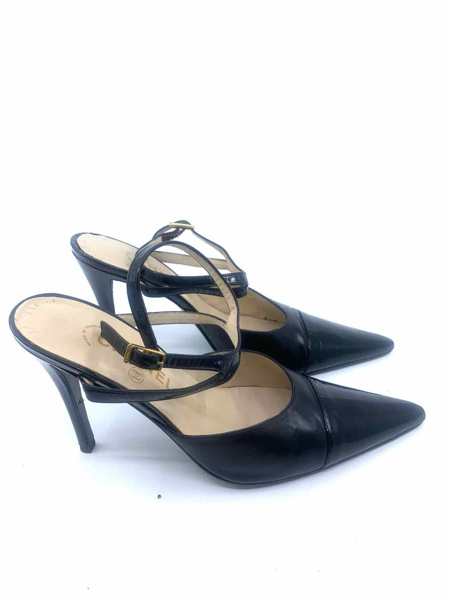 CHANEL ブラックレザーハイヒール Iconic Chanel Split Heel CC Charm Logo black leather Block