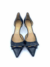 Load image into Gallery viewer, SALVATORE FERRAGAMO Black Pumps | 9.5