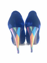 Load image into Gallery viewer, FENDI Size 7 Navy Velvet Solid Pumps
