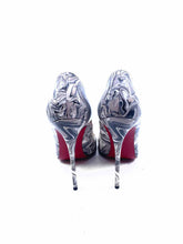 Load image into Gallery viewer, CHRISTIAN LOUBOUTIN Size 6.5 Grey Patent Leather Swirl Pumps
