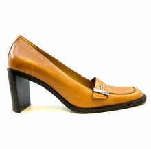Load image into Gallery viewer, GUCCI Size 8 Camel Leather Solid Pumps
