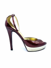 Load image into Gallery viewer, GUCCI Size 6.5 Burgundy Patent Leather Sandals
