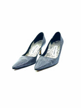 Load image into Gallery viewer, MANOLO BLAHNIK Size 8 Grey Canvas Solid Pumps
