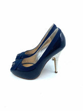 Load image into Gallery viewer, GIUSEPPE ZANOTTI Size 6 Black Pumps
