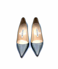 Load image into Gallery viewer, MANOLO BLAHNIK Size 9 Grey Patent Leather Pumps
