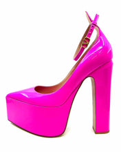 Load image into Gallery viewer, VALENTINO Size 8 Hot Pink Patent Leather Solid Pumps
