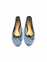 Load image into Gallery viewer, LOUIS VUITTON Size 10 Grey Flats
