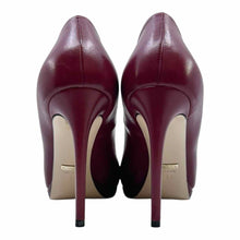 Load image into Gallery viewer, GUCCI Size 9 Red Leather Pumps
