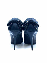 Load image into Gallery viewer, VALENTINO GARAVANI Size 8.5 Black Pumps
