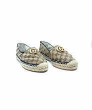Load image into Gallery viewer, GUCCI Size 9 Beige Canvas Flats

