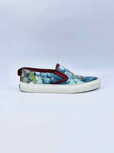 Load image into Gallery viewer, GUCCI Size 6 Blue Floral Sneakers
