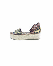 Load image into Gallery viewer, VALENTINO GARAVANI Size 9 Beige Leopard Sandals
