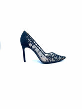 Load image into Gallery viewer, MANOLO BLAHNIK Size 9 Black Lace Lace Pumps
