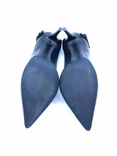 Load image into Gallery viewer, VALENTINO GARAVANI Size 8.5 Black Pumps
