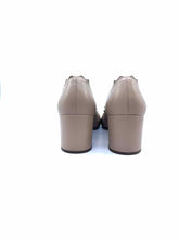 Load image into Gallery viewer, CHLOE Size 8.5 Beige Leather Pumps
