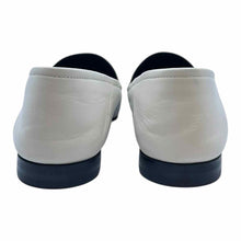 Load image into Gallery viewer, GUCCI Size 10 Cream Loafers

