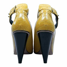 Load image into Gallery viewer, DEREK LAM Size 9 Yellow Leather Croc Embossed Pumps
