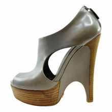 Load image into Gallery viewer, GUCCI Leather Pumps | 5
