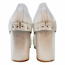 Load image into Gallery viewer, COMME DE GARCONS Size 8 White Leather Solid Pumps
