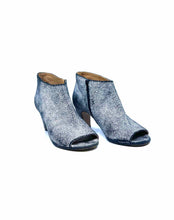 Load image into Gallery viewer, MAISON MARGIELA Size 7.5 WHITE &amp; BLACK Leather Ankle Boot
