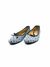 Load image into Gallery viewer, LOUIS VUITTON Size 10 Grey Flats
