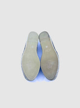 Load image into Gallery viewer, GUCCI Size 9 Beige Canvas Flats
