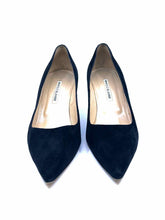 Load image into Gallery viewer, MANOLO BLAHNIK Size 10.5 Black Suede Pumps
