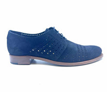 Load image into Gallery viewer, THE OFFICE OF ANGELA SCOTT Size 9 Navy Suede Oxfords
