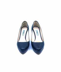 PRADA Size 6.5 Black Leather Pumps