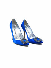 Load image into Gallery viewer, MANOLO BLAHNIK Size 7.5 Blue Satin Solid Pumps
