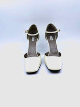 Load image into Gallery viewer, MARC JACOBS Size 8 Cream Patent Leather Solid Pumps
