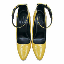 Load image into Gallery viewer, DEREK LAM Size 9 Yellow Leather Croc Embossed Pumps
