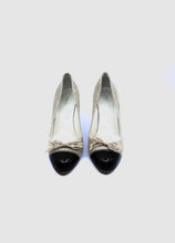 Load image into Gallery viewer, PRADA Size 9 Black, beige Canvas Solid Pumps
