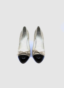 PRADA Size 9 Black, beige Canvas Solid Pumps