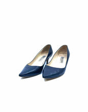 Load image into Gallery viewer, JIMMY CHOO Size 9 Black Leather Pumps
