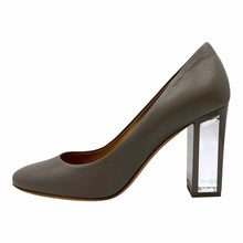 Load image into Gallery viewer, SALVATORE FERRAGAMO Size 6.5 Taupe Leather Solid Pumps
