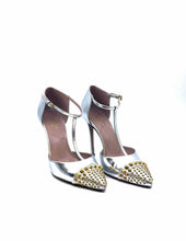 Load image into Gallery viewer, GUCCI Size 7 Silver Leather Pumps
