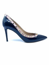 Load image into Gallery viewer, VALENTINO Size 10 Black &amp; Beige Patent Leather Pumps

