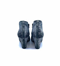 Load image into Gallery viewer, MAISON MARGIELA Size 7.5 WHITE &amp; BLACK Leather Ankle Boot
