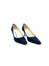 Load image into Gallery viewer, MANOLO BLAHNIK Size 5 Black Satin Solid Pumps
