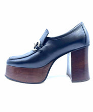 Load image into Gallery viewer, GUCCI Size 8.5 Black, Brown Leather Solid Pumps
