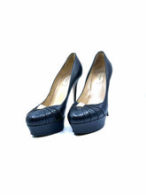 Load image into Gallery viewer, VALENTINO Size 9.5 Black Leather Pumps
