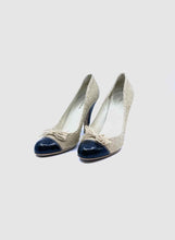 Load image into Gallery viewer, PRADA Size 9 Black, beige Canvas Solid Pumps
